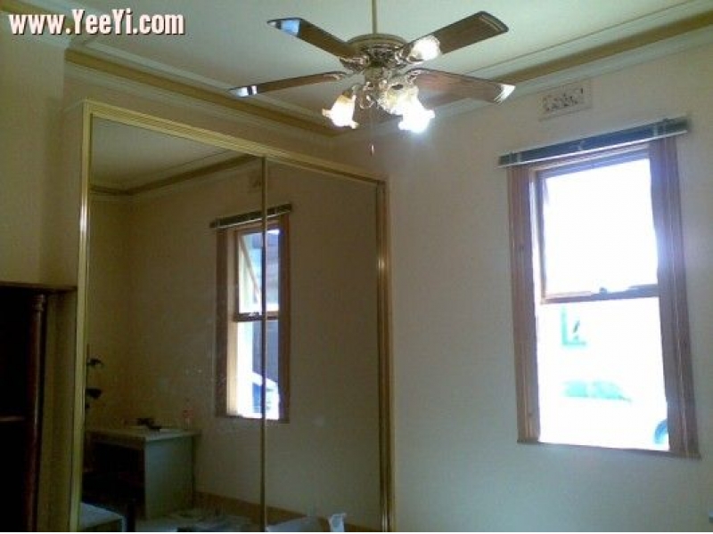 大房间的超大全身镜衣柜-brunswick Melbourne