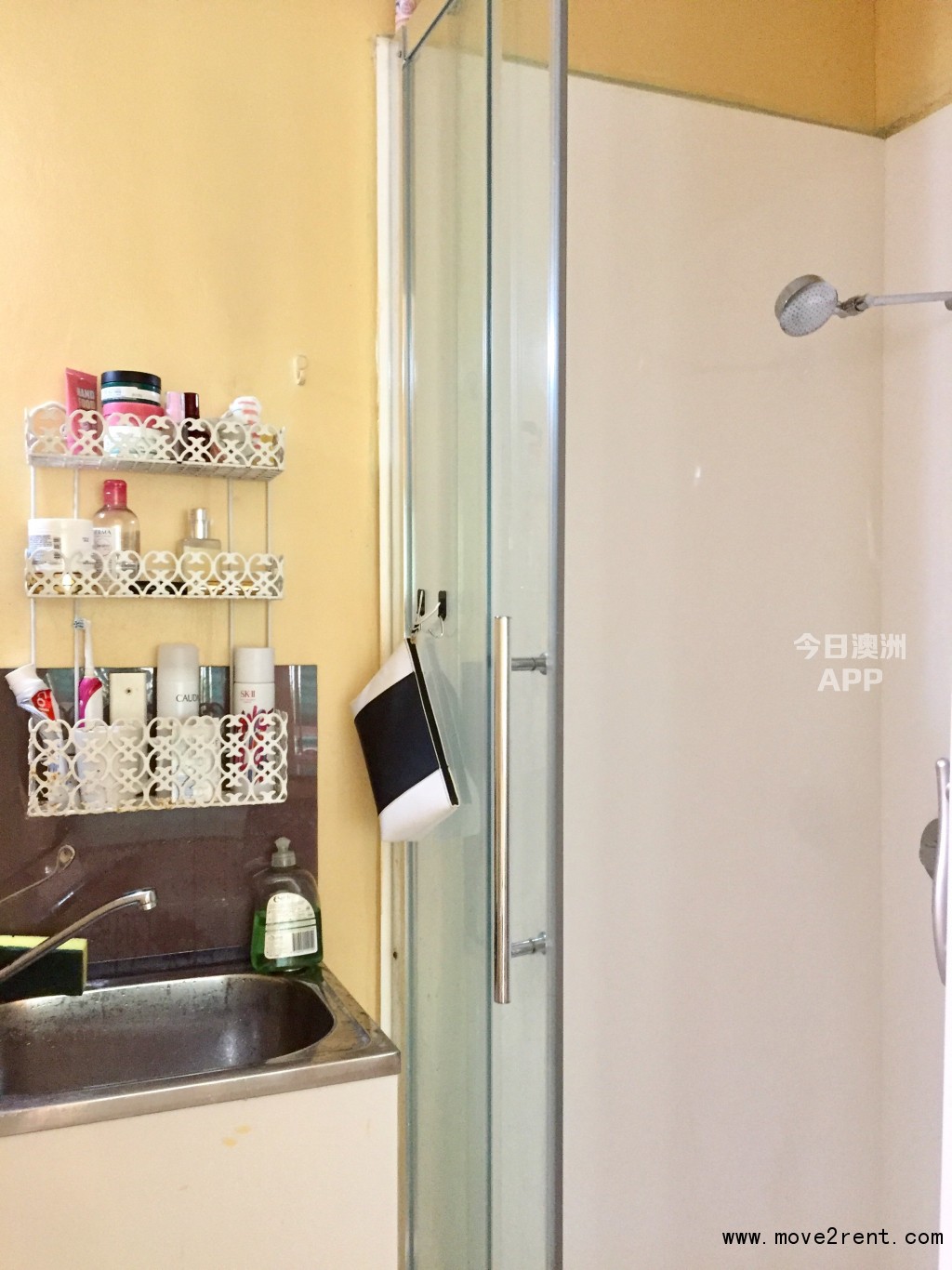 Hurstville 两套卫浴套房同时招租 2分钟步行到火车站和购物中心非常近便 HOUSE 180周 包费用